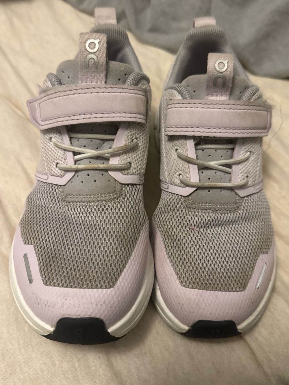 On Cloud Kids Sneakers Size 11.5 Gray Lavender Velcro Running Shoes